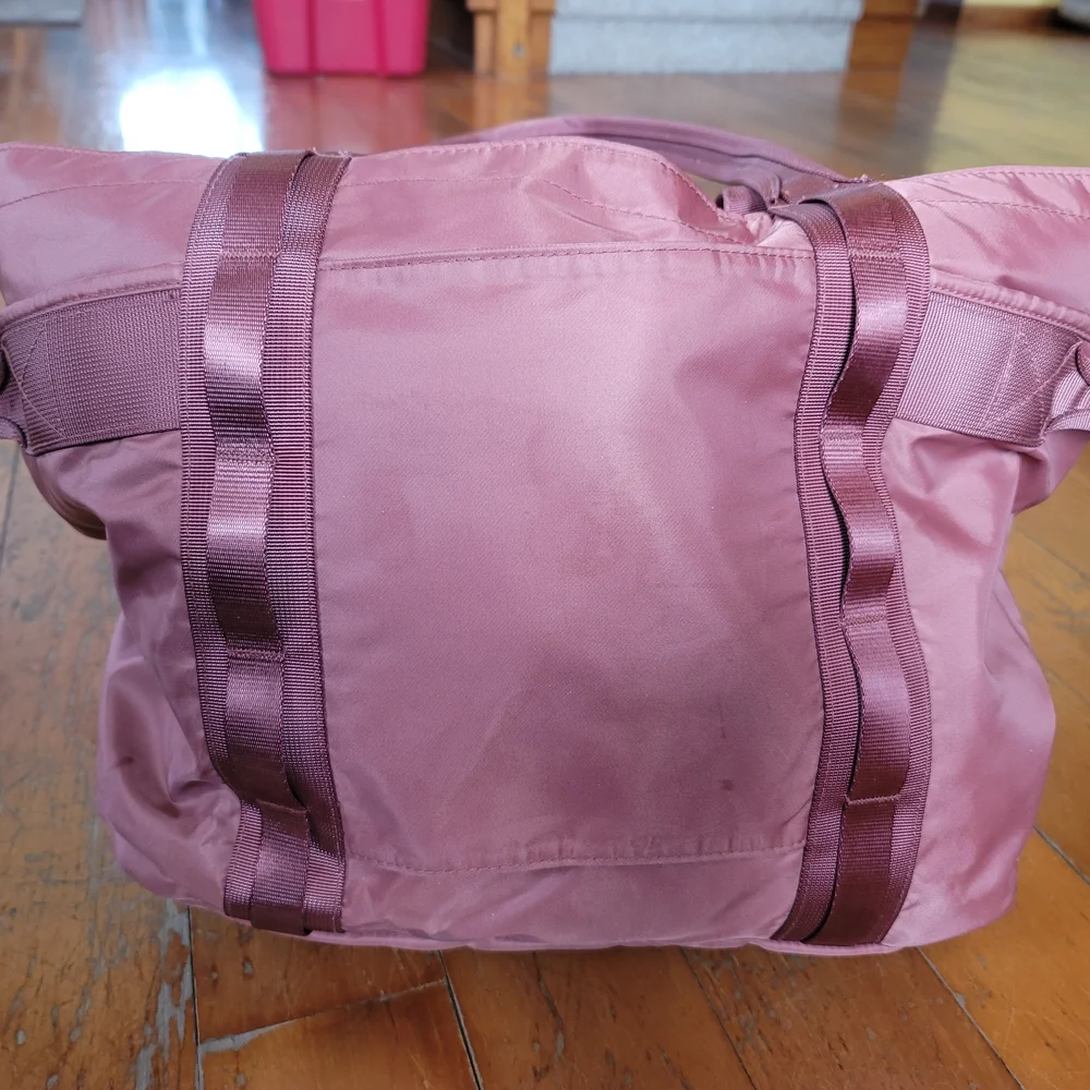 Tommy Bahama Tote - Picture 6 of 8